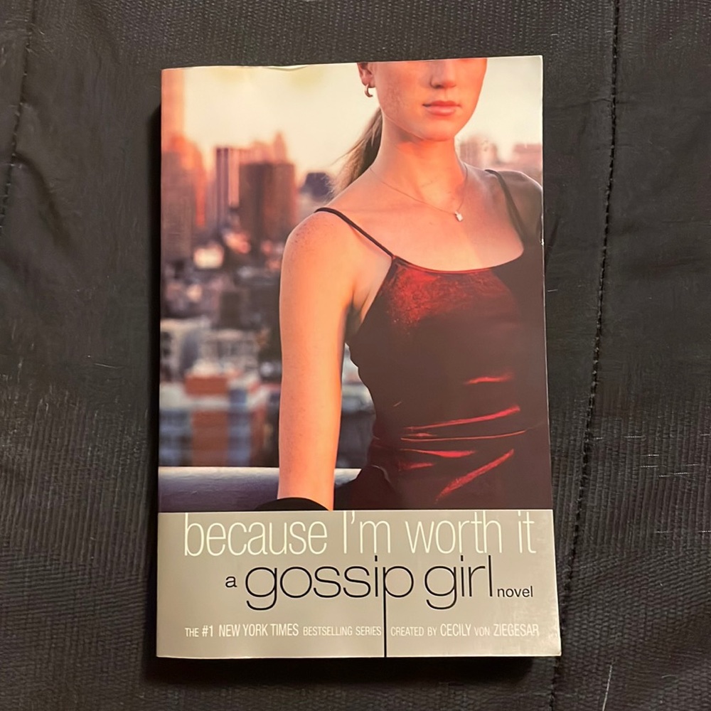 Gossip girl book by Cecily von Ziegesar